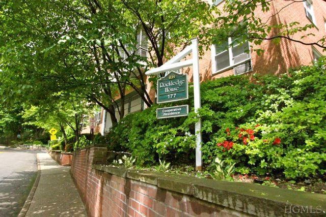 Rockledge House unit 4O, Hartsdale, NY 10530 - photo 1