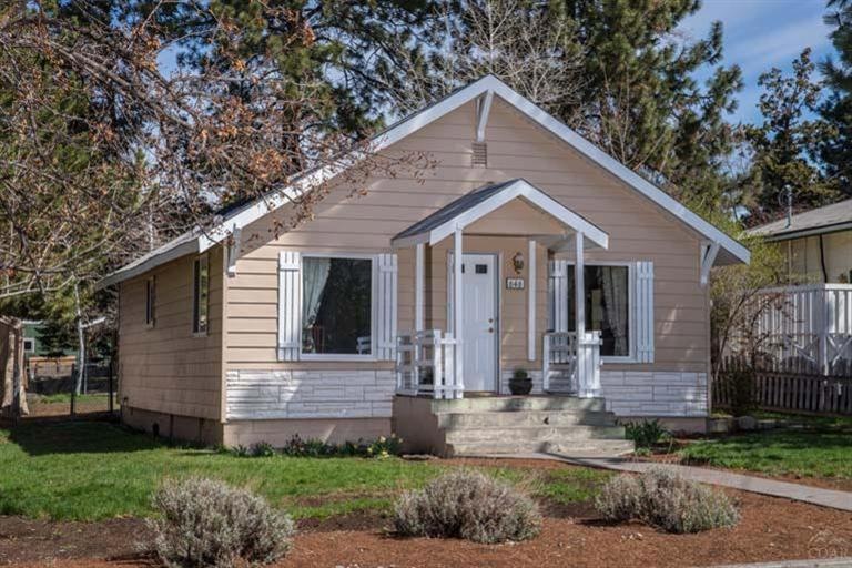 646 NE Seward Ave, Bend, OR 97701 - photo 1