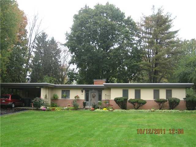 1071 Beechview Dr N, Worthington, OH 43085 - photo 1