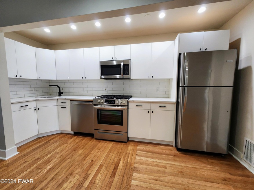 310 W Harford St unit 6, Milford, PA 18337 - photo 1