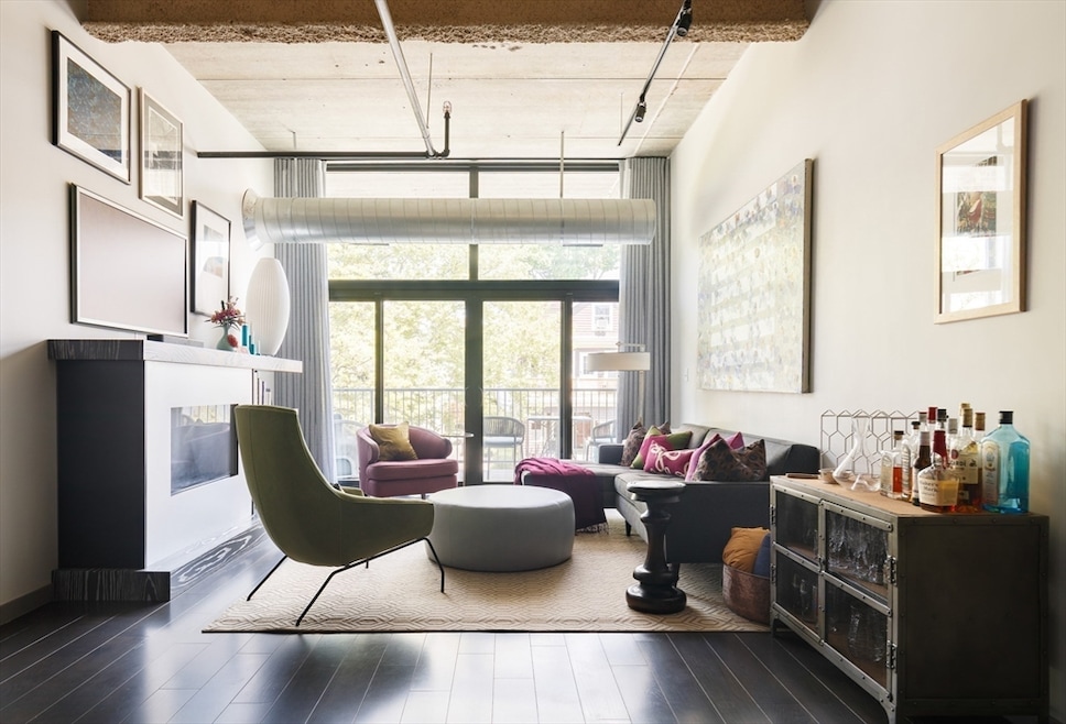 Sold $1,235,000 • Co-Listing Agent