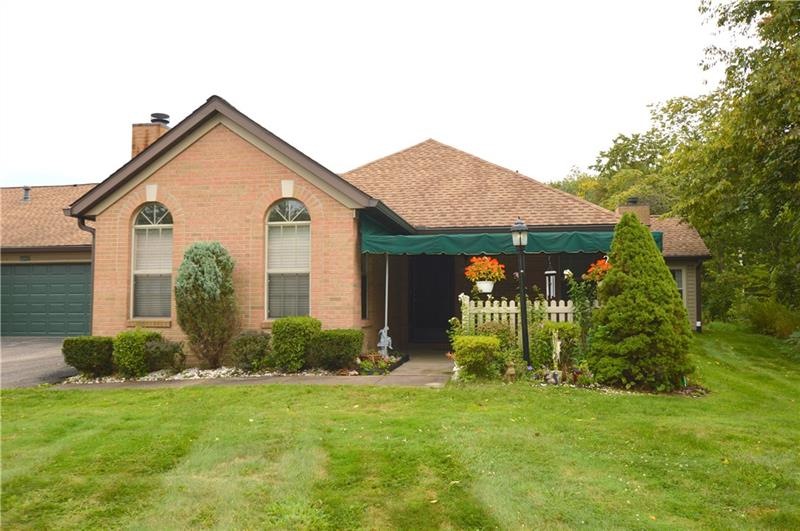 Great end unit that affords nice privacy in the de