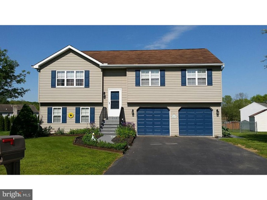 612 Washington St, Shoemakersville, PA 19555 - photo 1