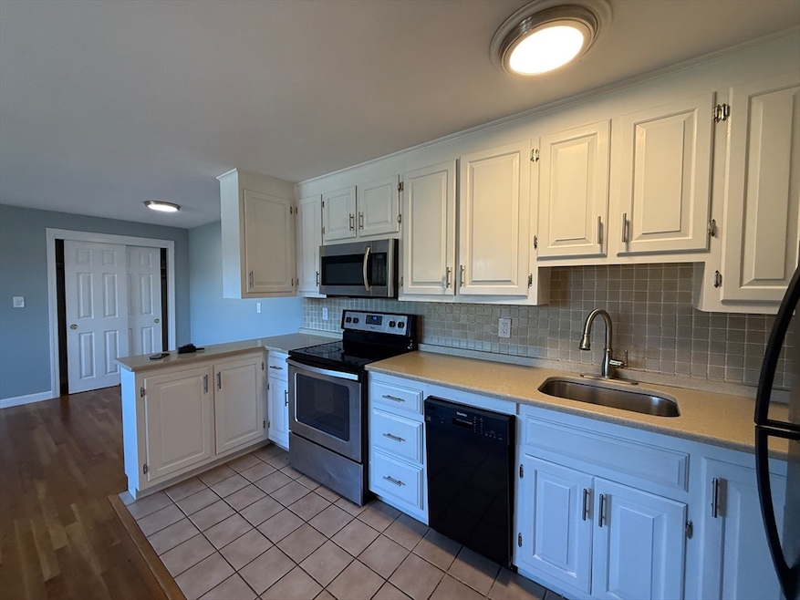 224 School St unit 10, Walpole, MA 02081 - photo 1