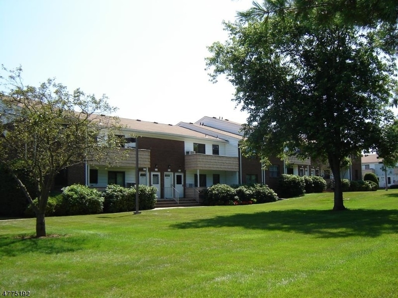 816 Victoria Ct unit 816, Hillsborough, NJ 08844 - photo 1