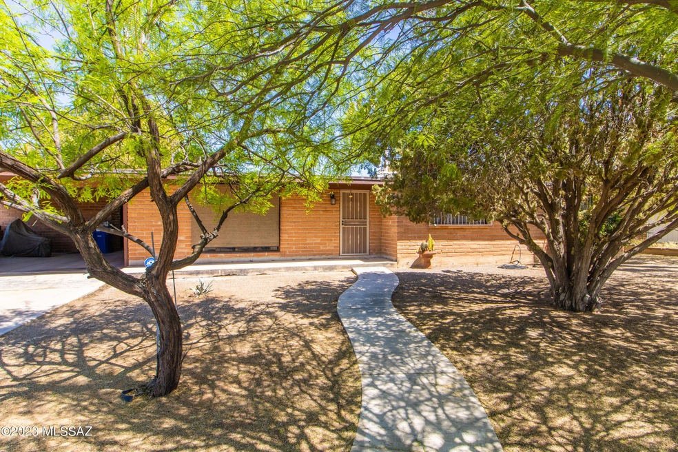 3556 N Christmas Place, Tucson, AZ 85716 - photo 1