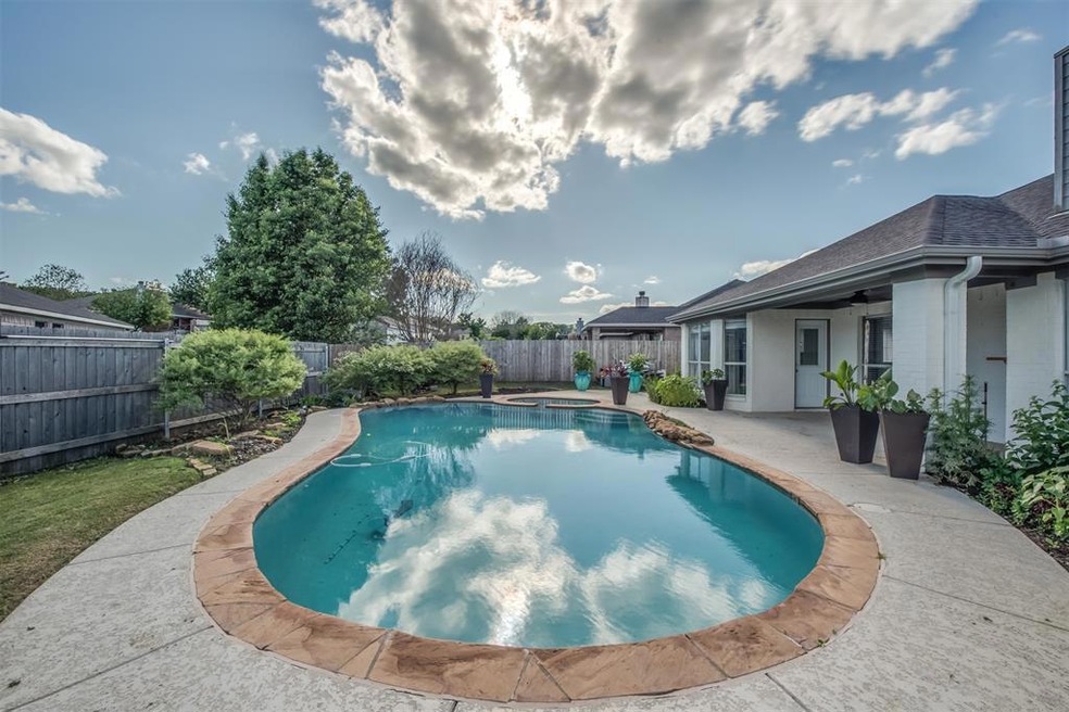 337 Dalhart Dr, Weatherford, TX 76086 - photo 1