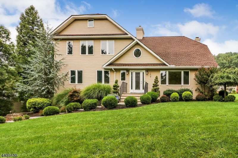 1618 Larkspur Dr, Mountainside, NJ 07092 - photo 1