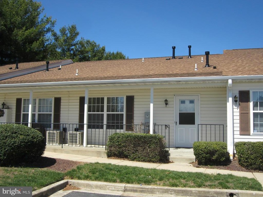 1825 Vincenza Dr unit B, Sykesville, MD 21784 - photo 1