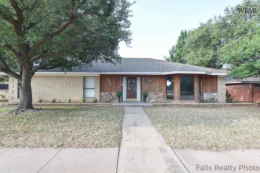 1639 Brenda Hursh Dr, Wichita Falls, TX 76302 - photo 1