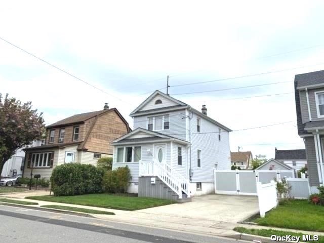 109 Cochran Place, Valley Stream, NY 11581 - photo 1