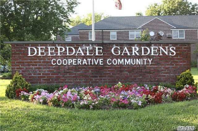 5733 Marathon Pkwy, Little Neck, NY 11362 - photo 1