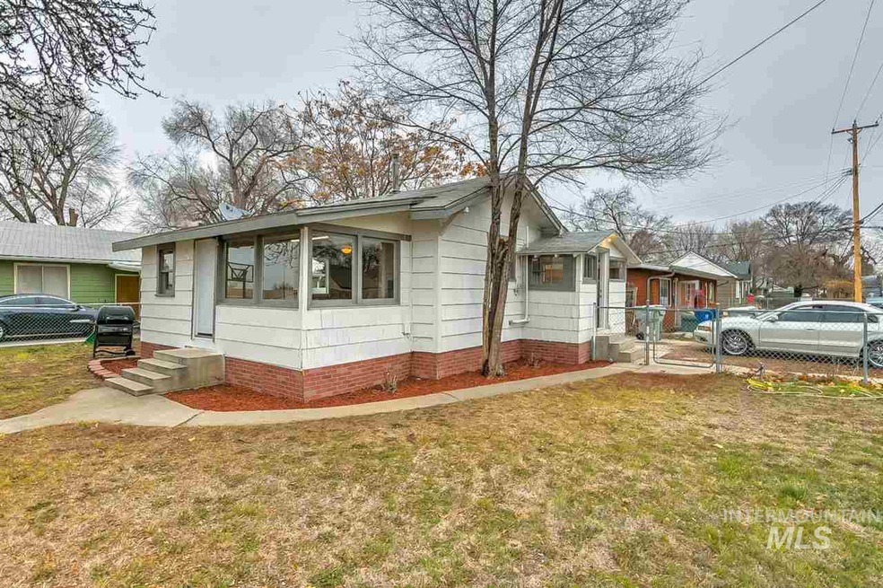 324 Garland St, Nampa, ID 83686 - photo 1