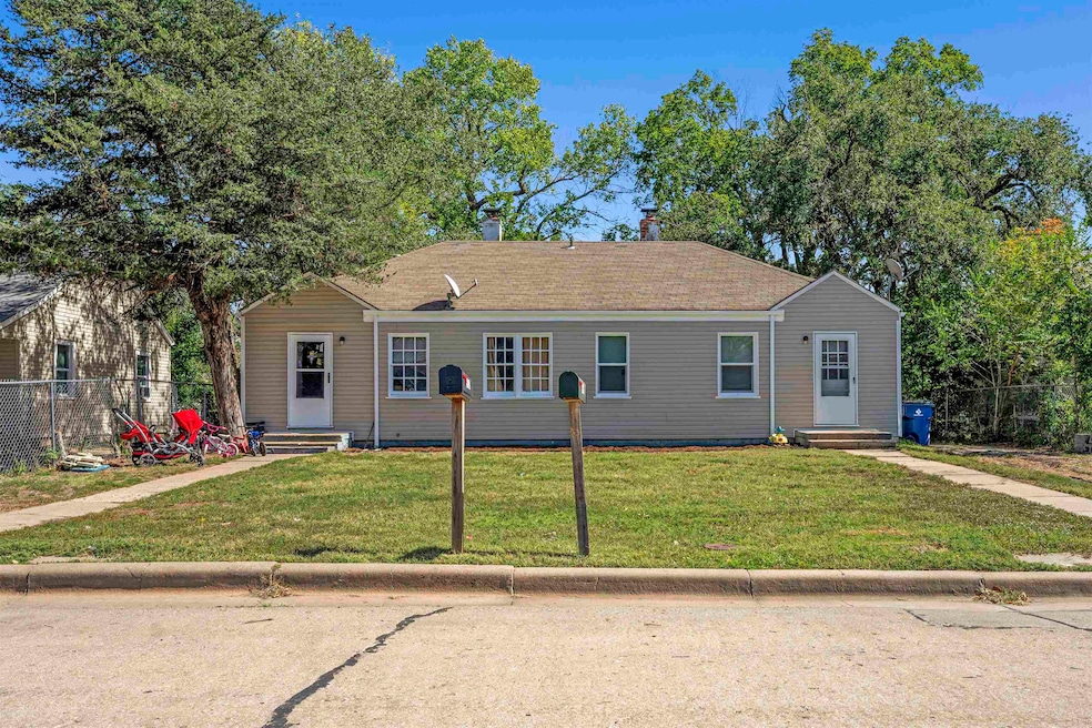 916 & 918 N Glendale, Wichita, KS 67208 - photo 1