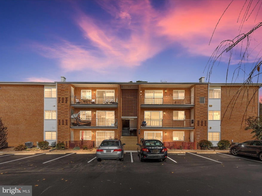 631 Waterloo Rd unit 122, Warrenton, VA 20186 - photo 1