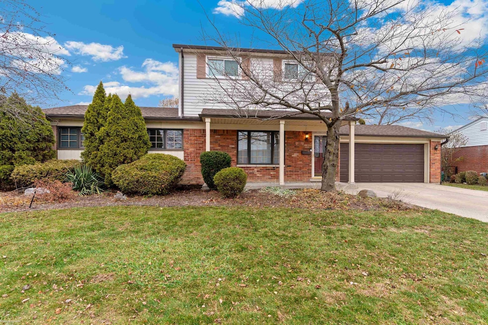 609 Manchester St, Madison Heights, MI 48071 - photo 1