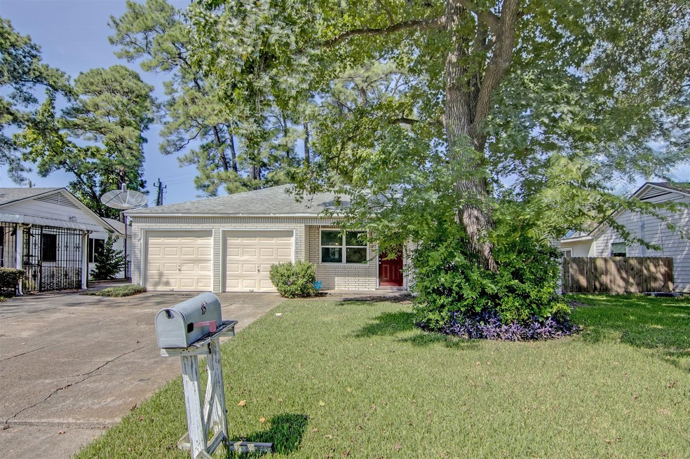 7339 Marilyn Ln, Houston, TX 77016 - photo 1