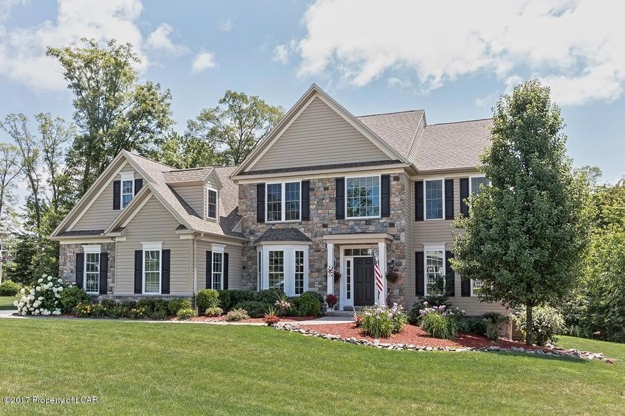 1011 Manor Dr, Mountain Top, PA 18707 - photo 1