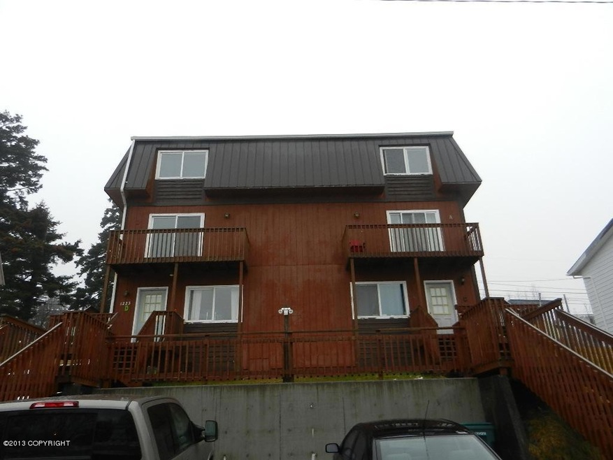 1223 Larch St 4 Plex