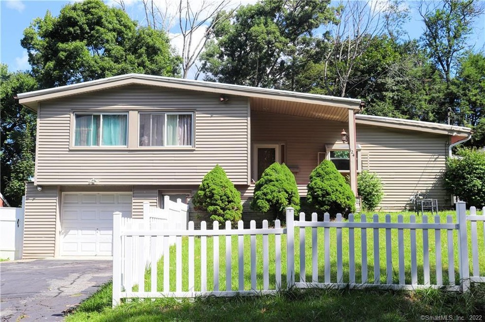 124 Gail Dr, Waterbury, CT 06704 - photo 1