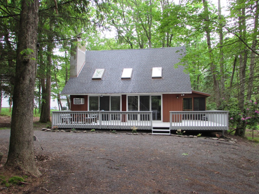 135 Hillcrest Dr, Hawley, PA 18428 - photo 1