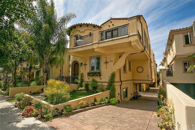 Detached Tuscan Townhome