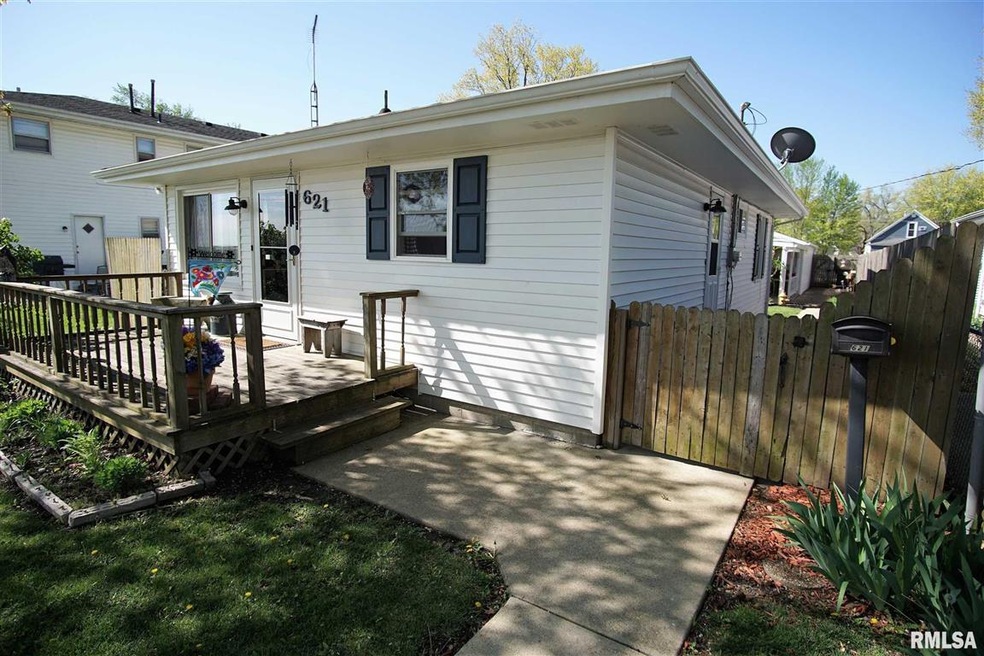 621 Denver St, Lincoln, IL 62656 - photo 1