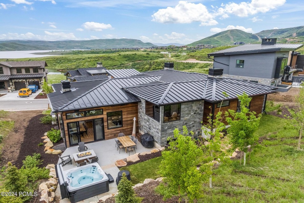 0_Back-Exterior_1800x1200_4131346