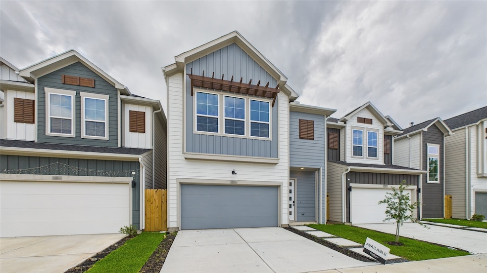 Welcome to Mansfield Sqaure - 5813 Highland Sky Ln