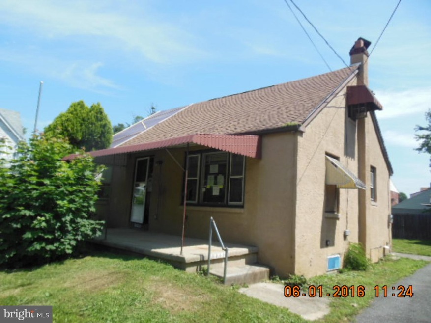 223 Collingdale Ave, Darby, PA 19023 - photo 1