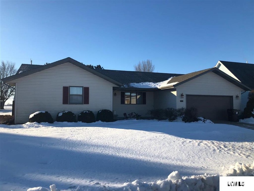 255 Heritage Ave, Lincoln, IL 62656 - photo 1