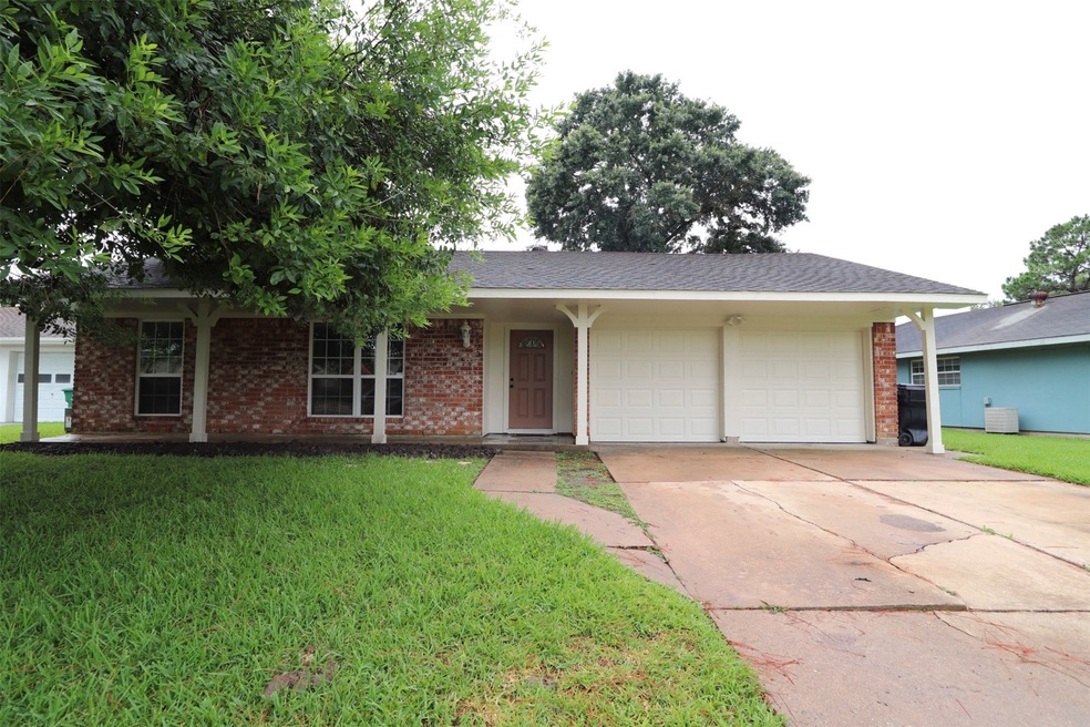 9922 Kirkshire Dr, Houston, TX 77089 - photo 1