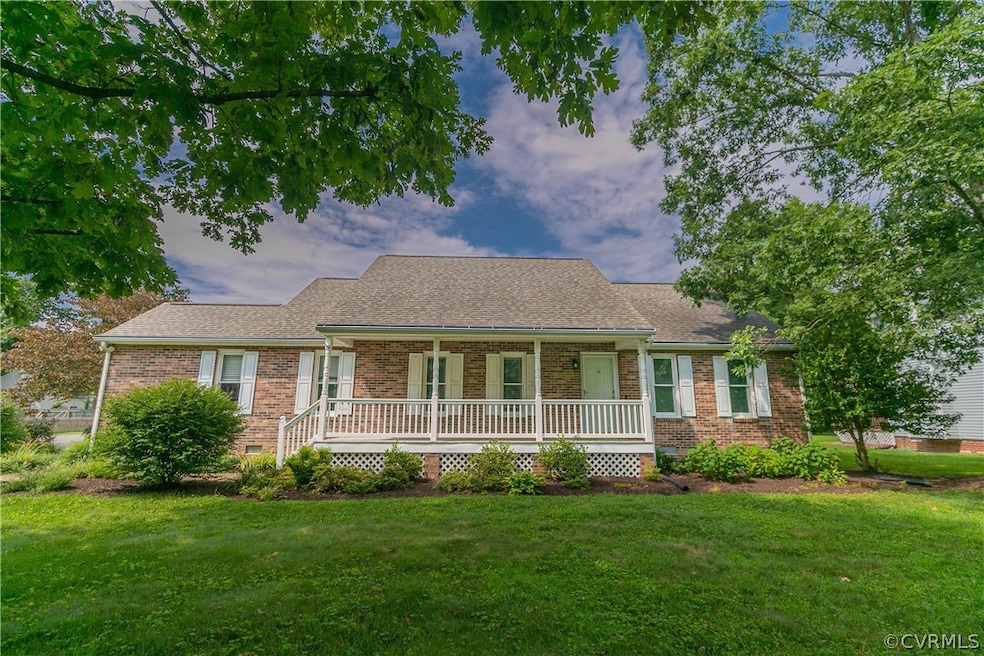 9192 Hunters Chase Dr, Mechanicsville, VA 23116 - photo 1