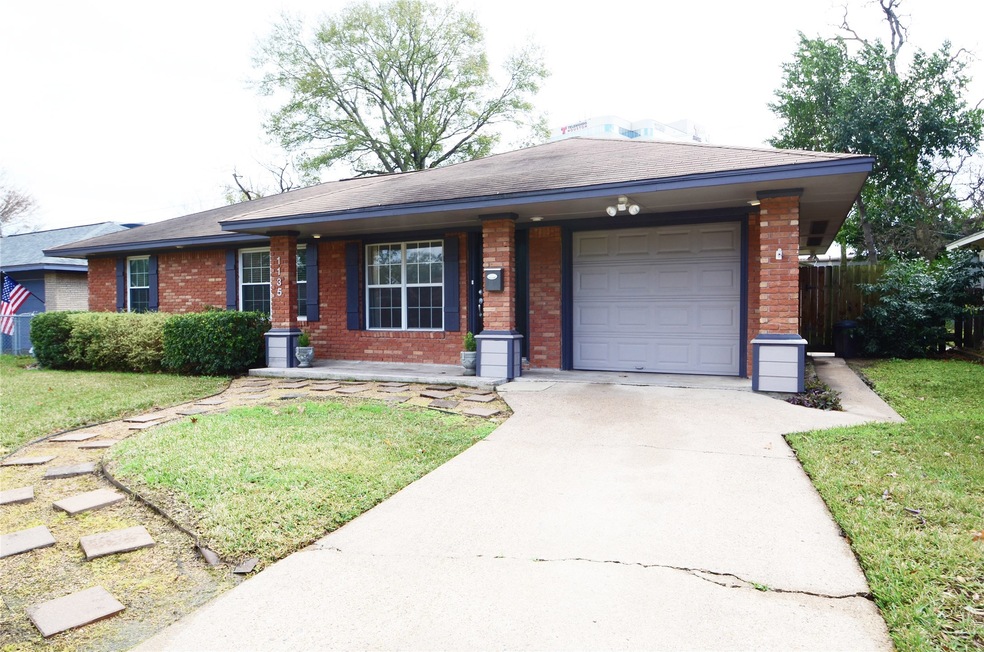 1135 W 30th St, Houston, TX 77018 - photo 1