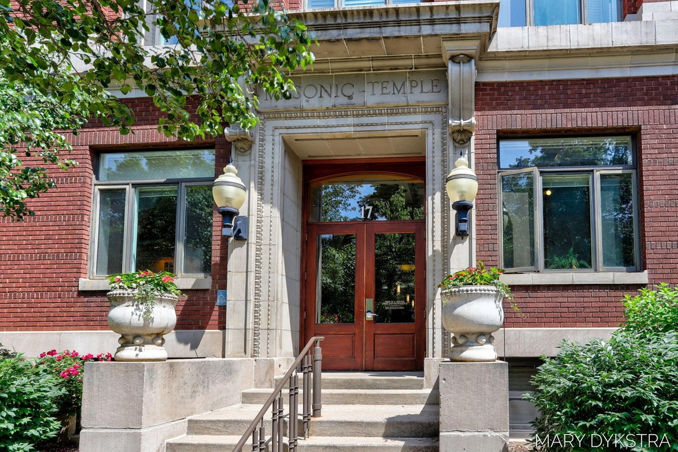 4-web-or-mls-17-w-10th-st-410