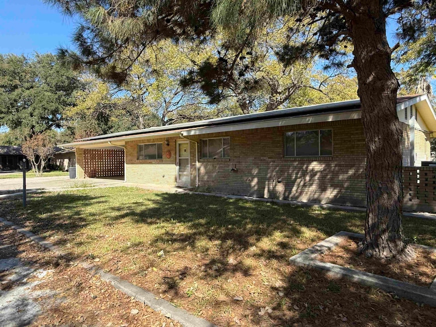 108 Delmar Ln, Del Rio, TX 78840 - photo 1