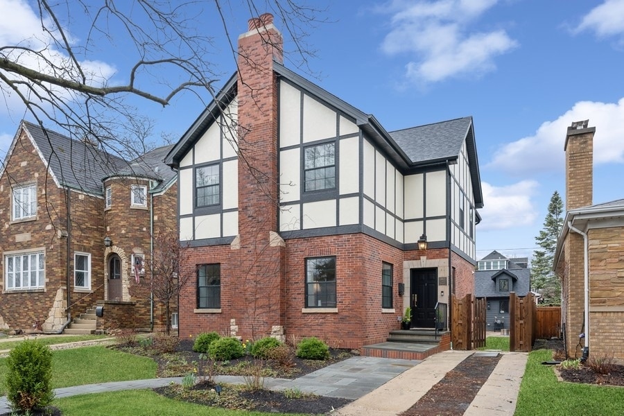 Sold $1,095,000