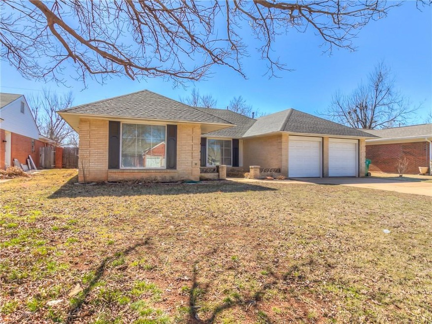 2404 NW 111th St - Front yard