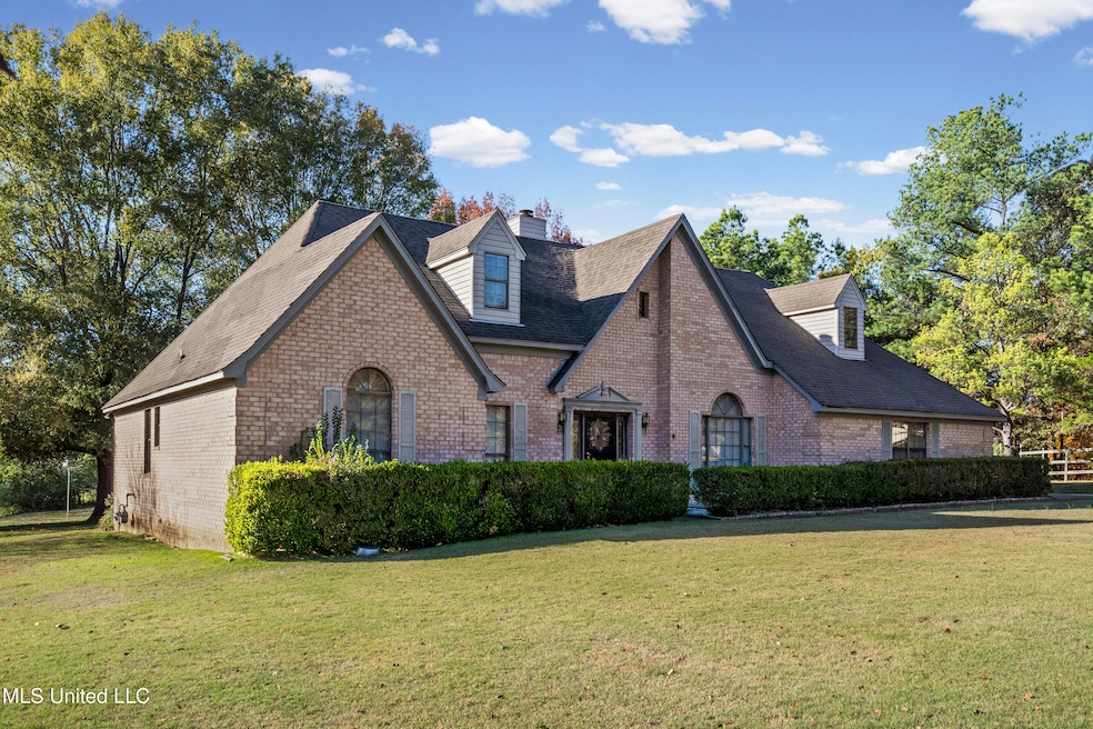 5085 Windy Ridge Dr, Southaven, MS 38671 - photo 1