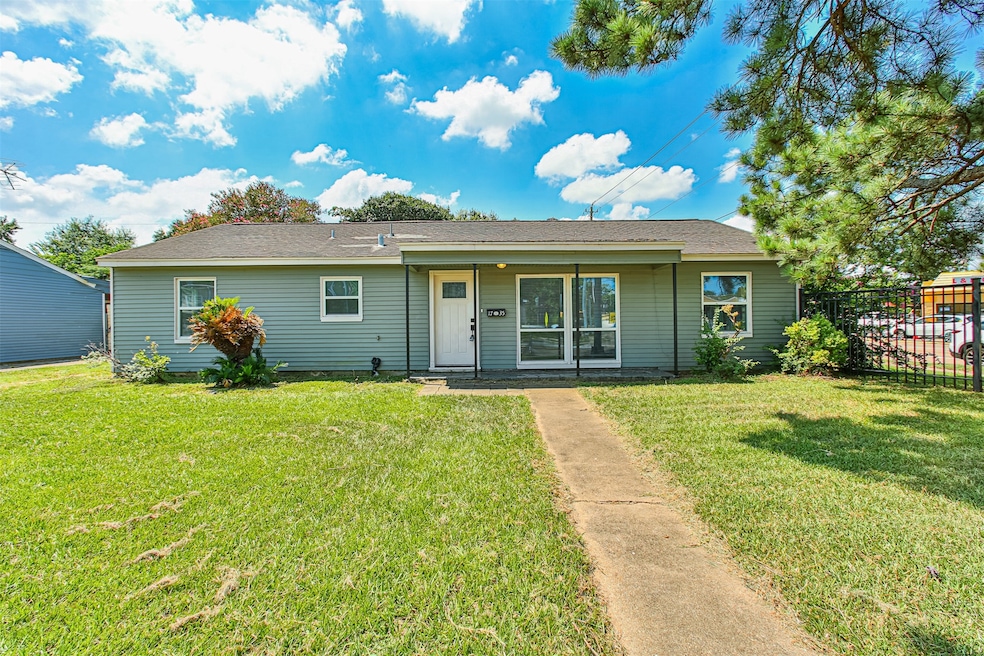 1735 W 43rd St, Houston, TX 77018 - photo 1