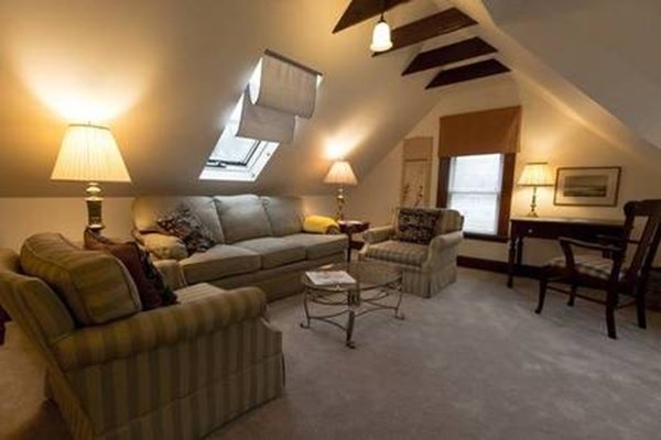 188 Hammond St unit 3, Waltham, MA 02451 - photo 1