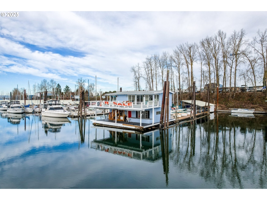 300 NE Tomahawk Island Dr unit E10, Portland, OR 97217 - photo 1