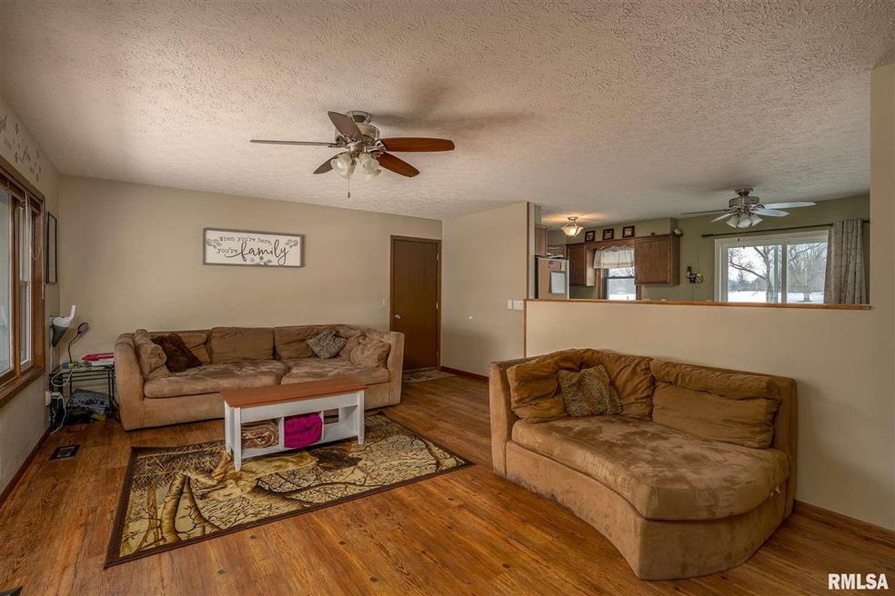 1826 W 59th St, Davenport, IA 52806 - photo 1