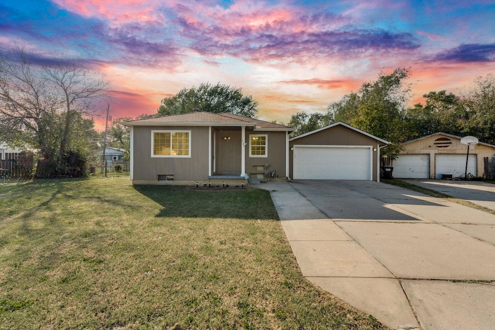 1727 S Edwards Ct, Wichita, KS 67213 - photo 1