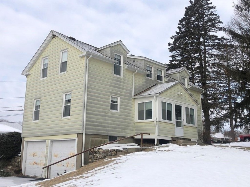 589 Henshaw St, Rochdale, MA 01542 - photo 1