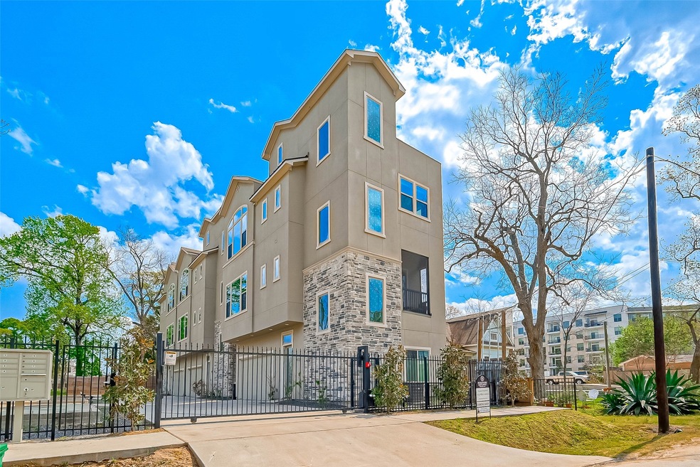 1412 Wichman St, Houston, TX 77007 - photo 1