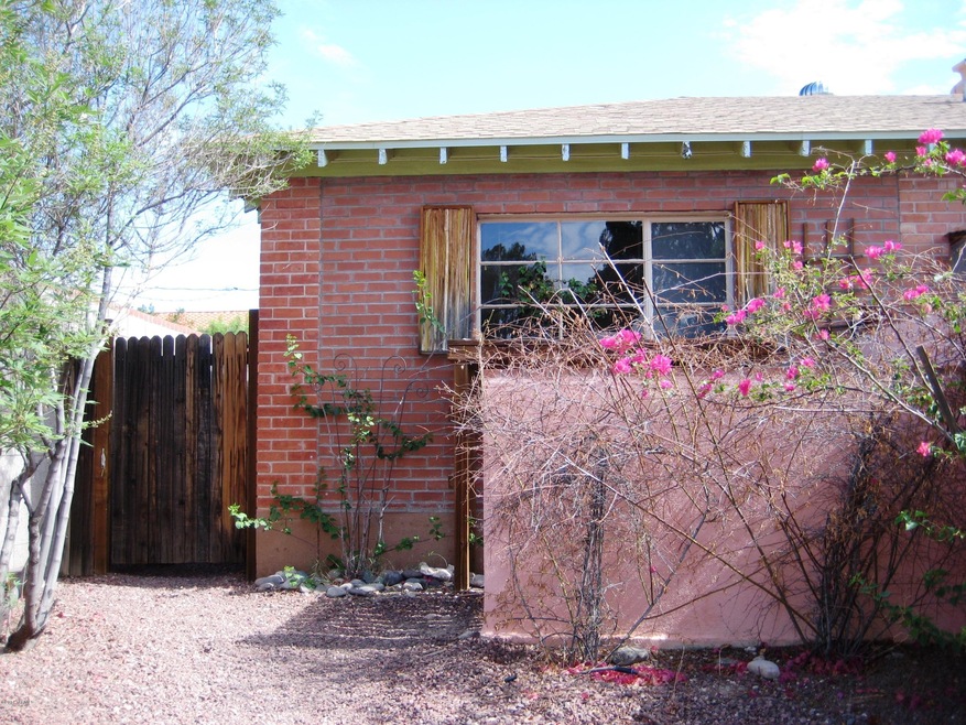 2215 E La Mirada St unit B, Tucson, AZ 85719 - photo 1