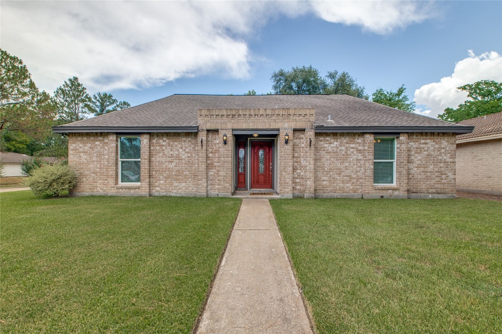 3918 R V Mayfield Dr, Houston, TX 77088 - photo 1