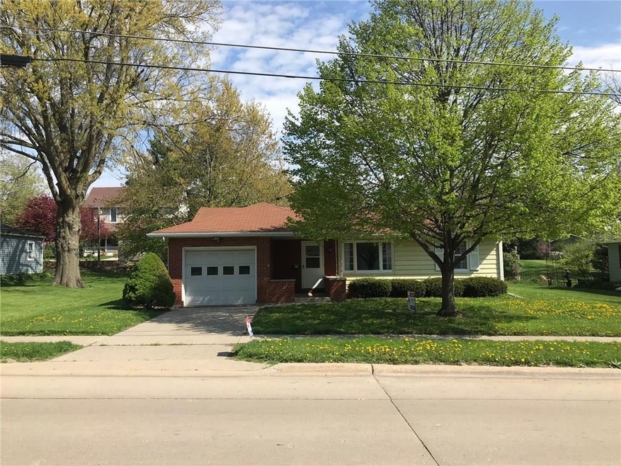 1204 S 8th Ave E, Newton, IA 50208 - photo 1