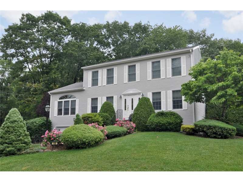 46 Derbyshire Dr, Cranston, RI 02921 - photo 1